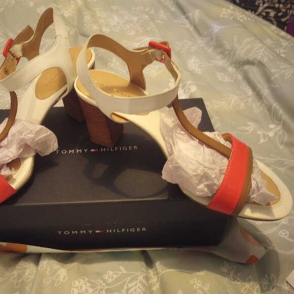 Tommy Hilfiger sandal shoes! New size 8 boxed! Multi color Leather T straps! - Picture 8 of 12